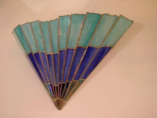 Appliques murales et vitrail 961, eventail en verre bleu